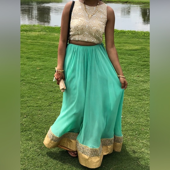 Crop top and skirt - Picture 1 of 1